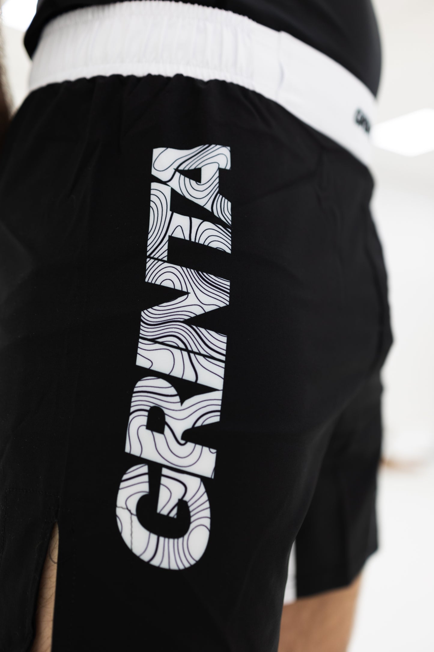 Chaos Shorts - Black/White