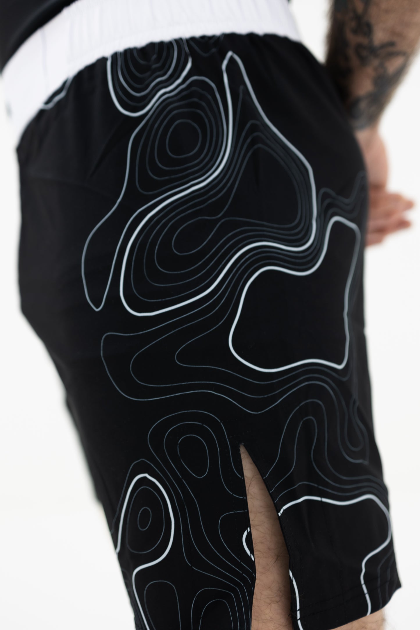 Chaos Shorts - Black/White