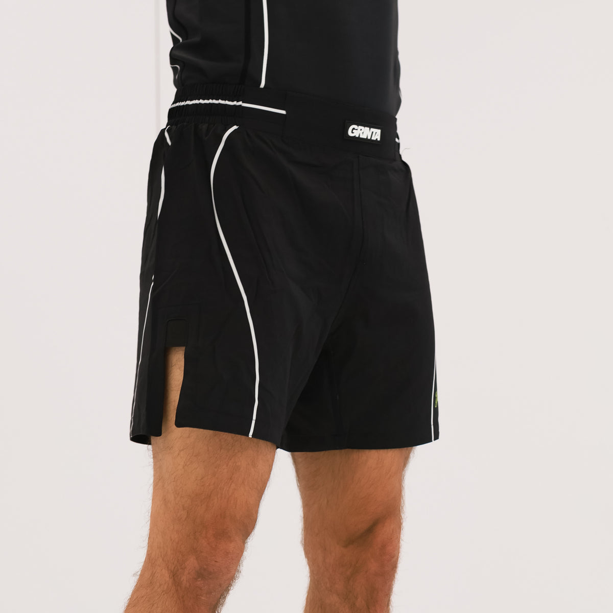 Flow Shorts - Black/White