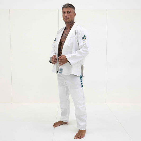 Essential Gi White With Green/Creme