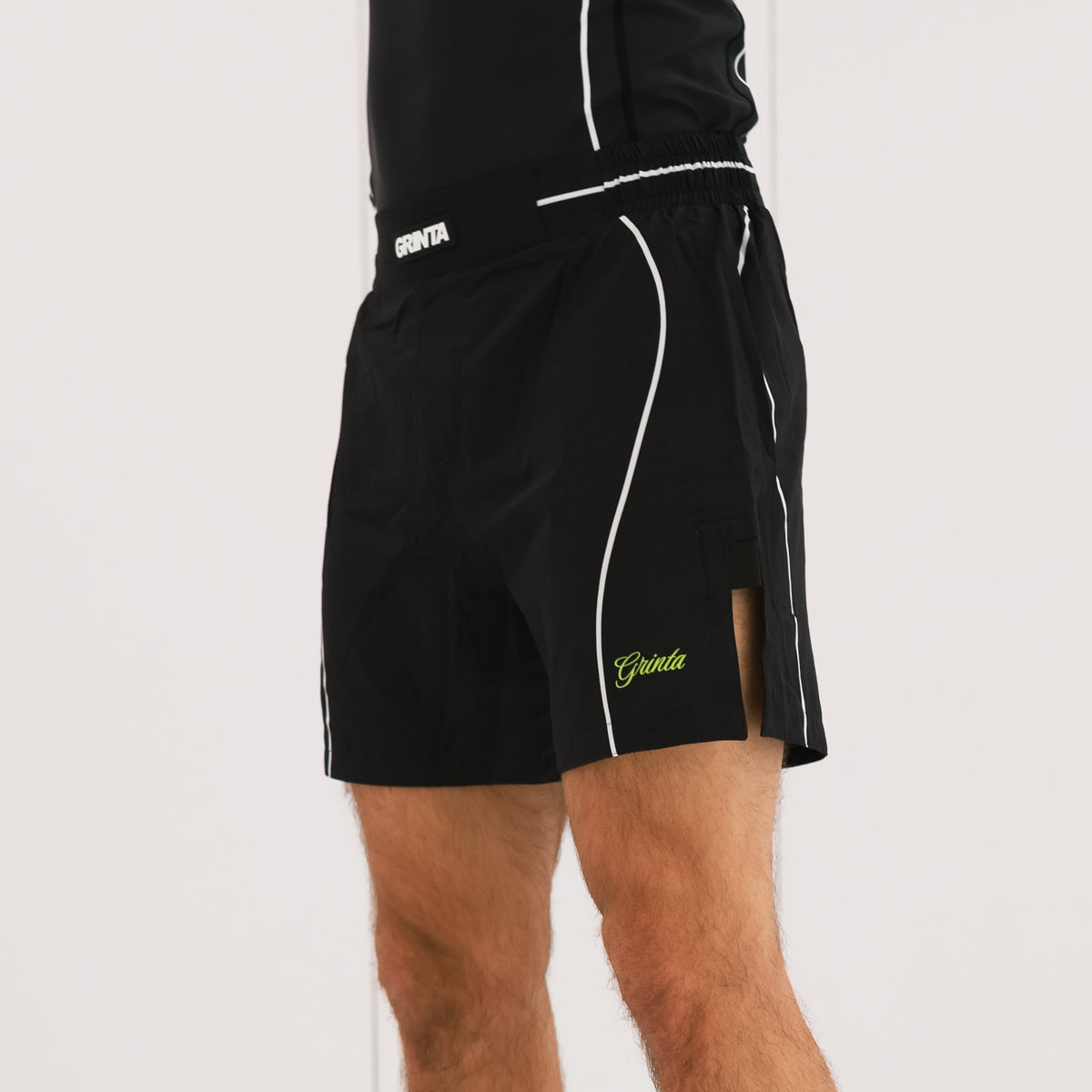 Flow Shorts - Black/White