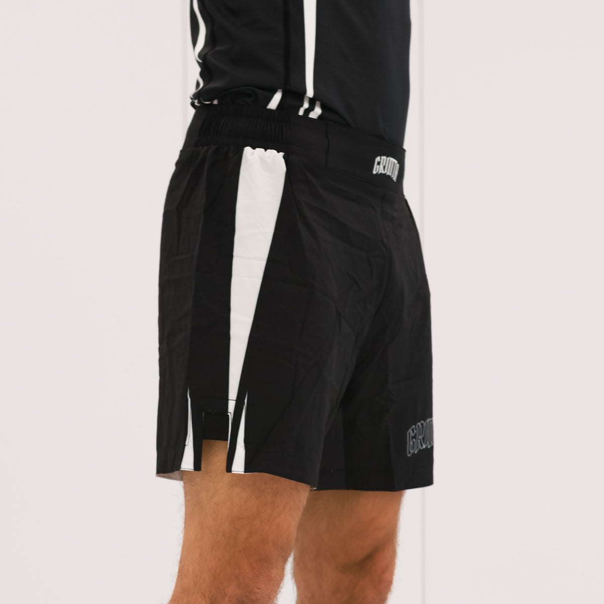 Raptor Shorts - Black/White