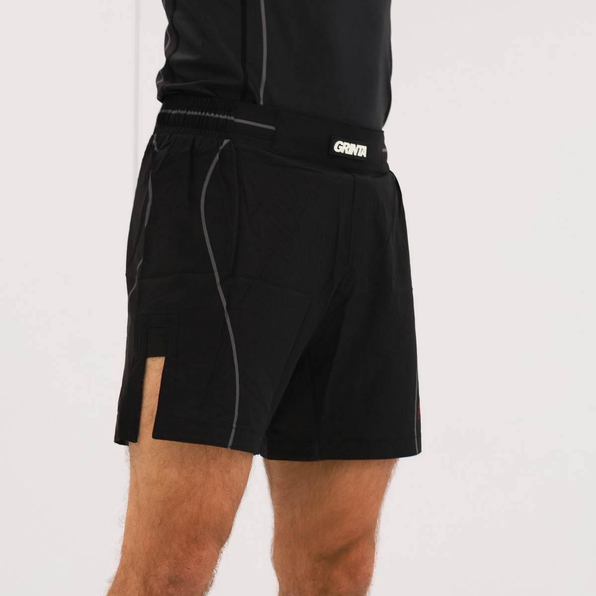 Flow Shorts - Black/Red