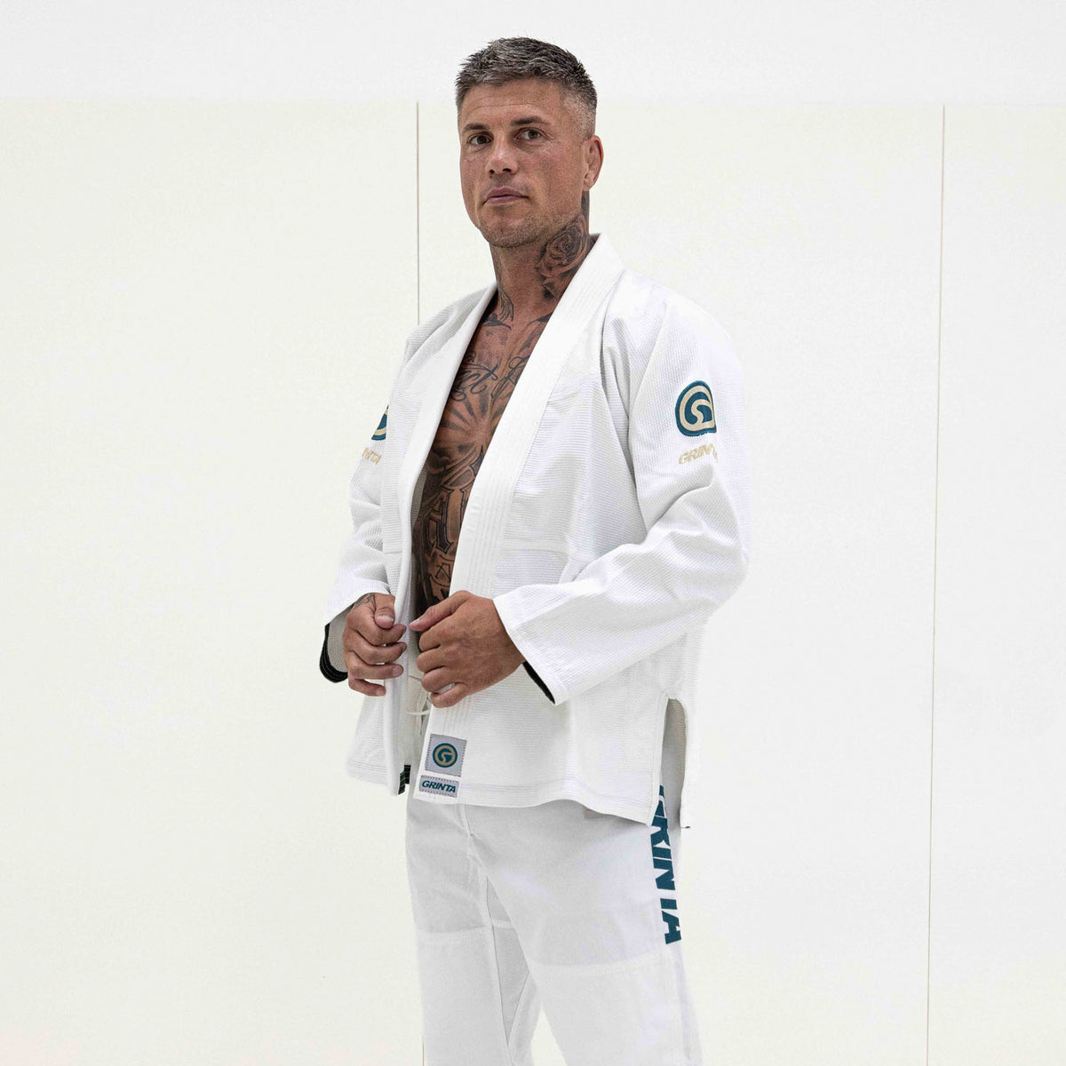 Essential Gi White With Green/Creme